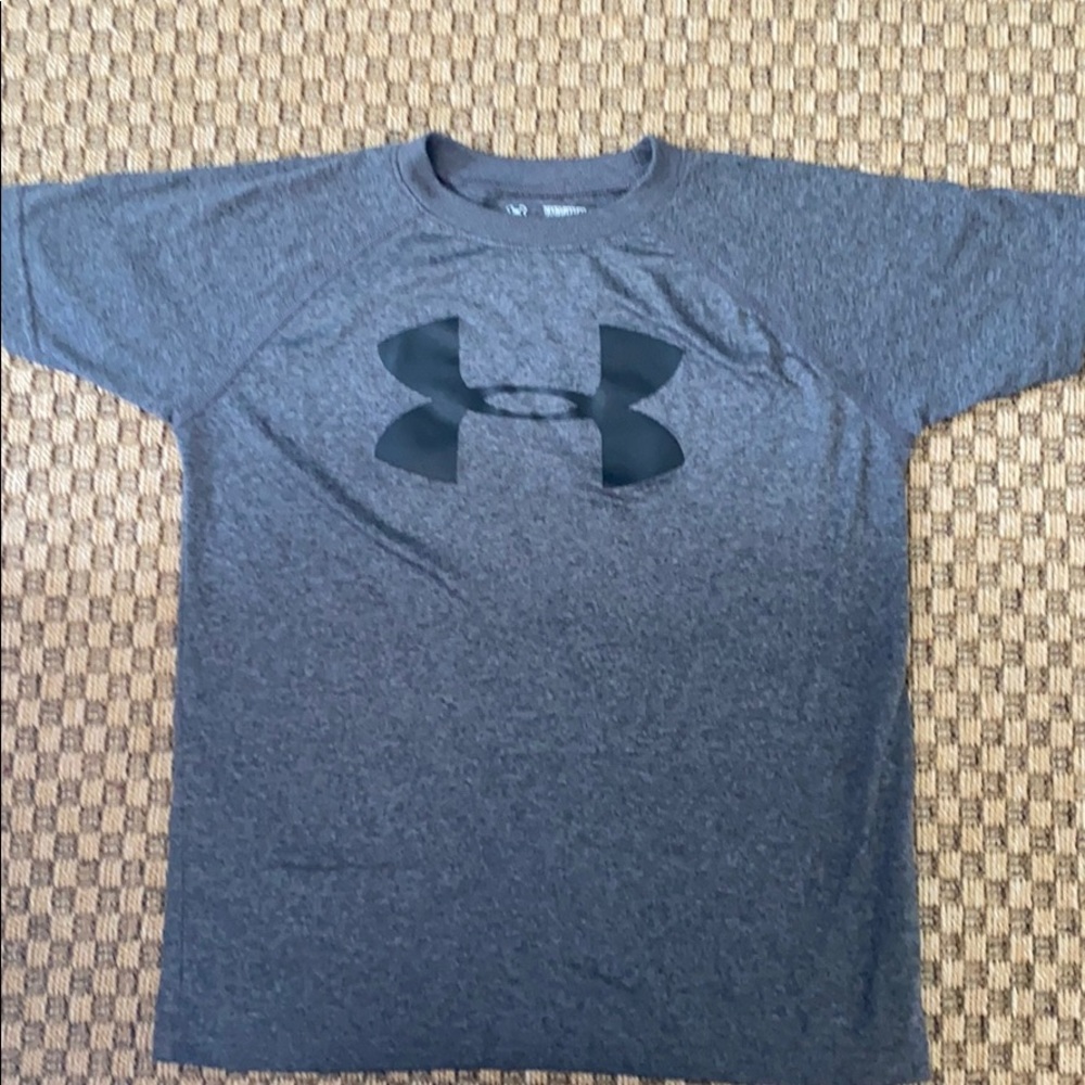 Gray UA youth medium t shirt